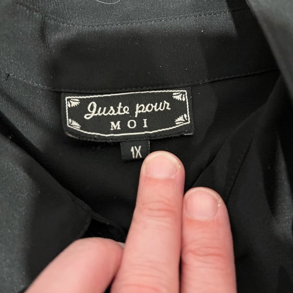 JUSTE POUR MOI  button down shirt with a frill along the topSize 1x - Picture 2 of 10